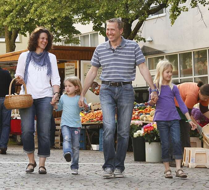 Familie auf den Schlemmermarkt