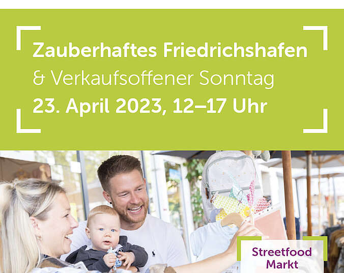 Paar mit Kind beim Einkaufen
